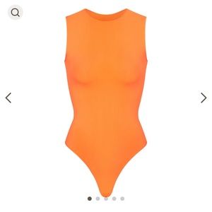 SKIMS - ESSENTIAL CREW NECK SLEEVELESS BODYSUIT